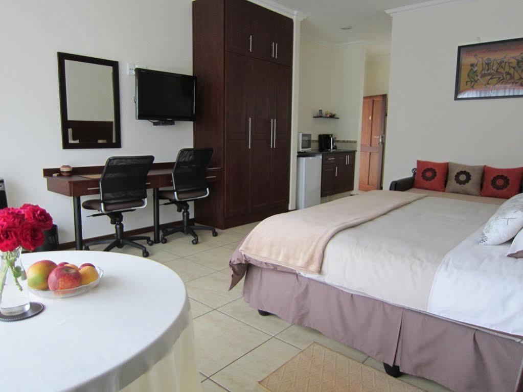 Amohela Guesthouse Midrand Zewnętrze zdjęcie